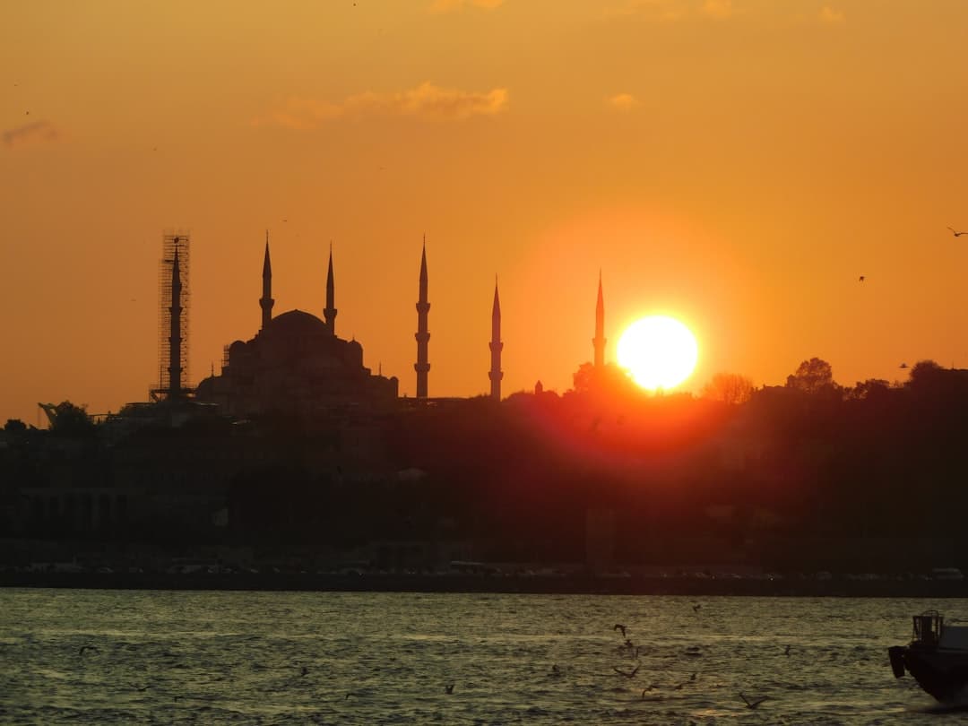 Middle East travel - Photo by Burak Alperen Yılmaz on Unsplash